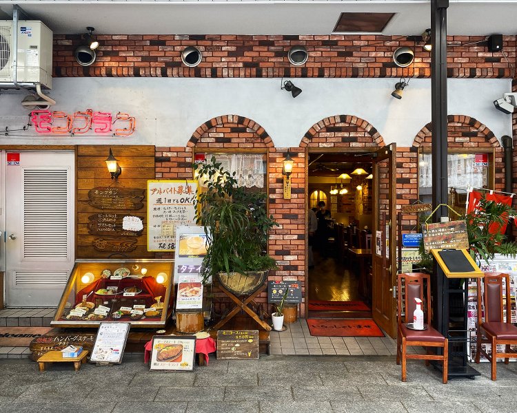 雷門通り沿いにある浅草店。ランチタイムなどは、長い行列ができることも。