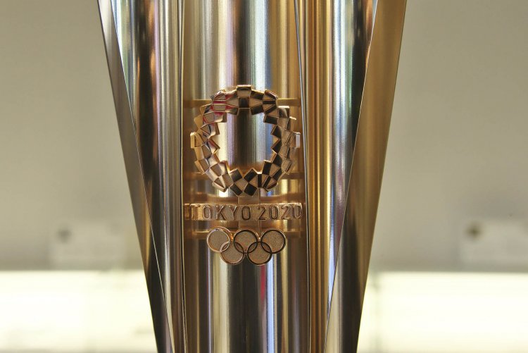 聖火リレー以外に、聖火トーチ本体も静かに各地自治体の役所などを巡回展示している。