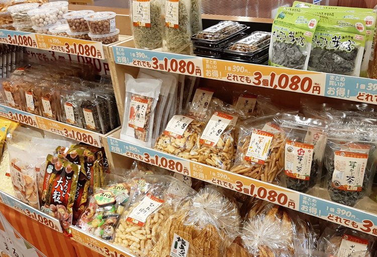 「お菓子屋さん？」と間違うほどの、豊富な品揃えが自慢。