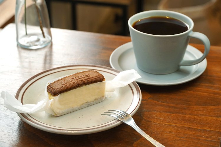 大人気で毎日売切れてしまうほど人気のロータスチーズケーキ500円。