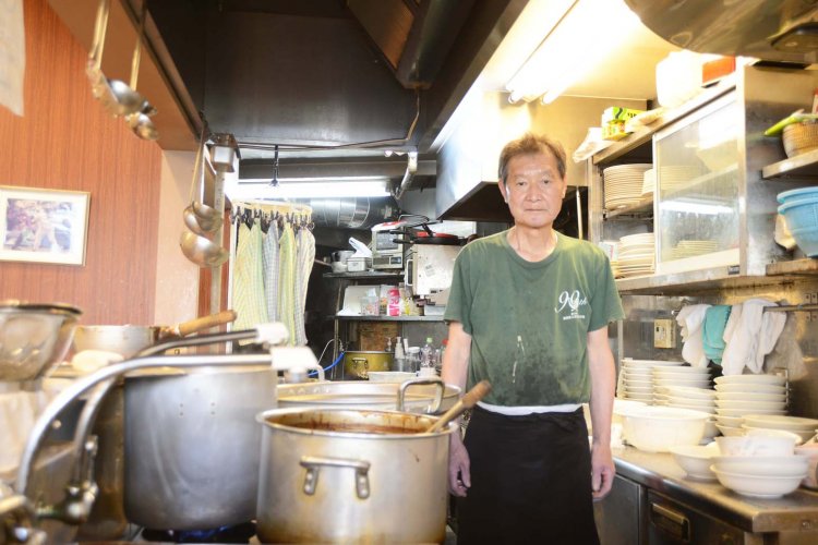 2代目店主の永岡道明さん。先代・武田氏のレシピを進化させ、現在の味をつくり出した。