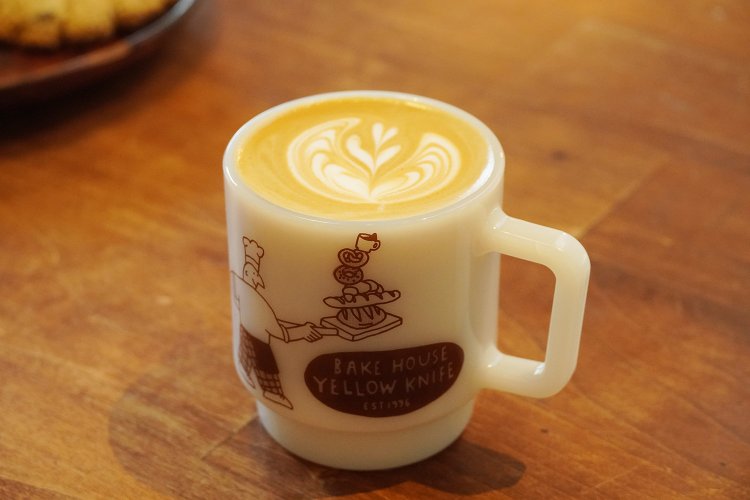 ラテアートがシンプルできれい。