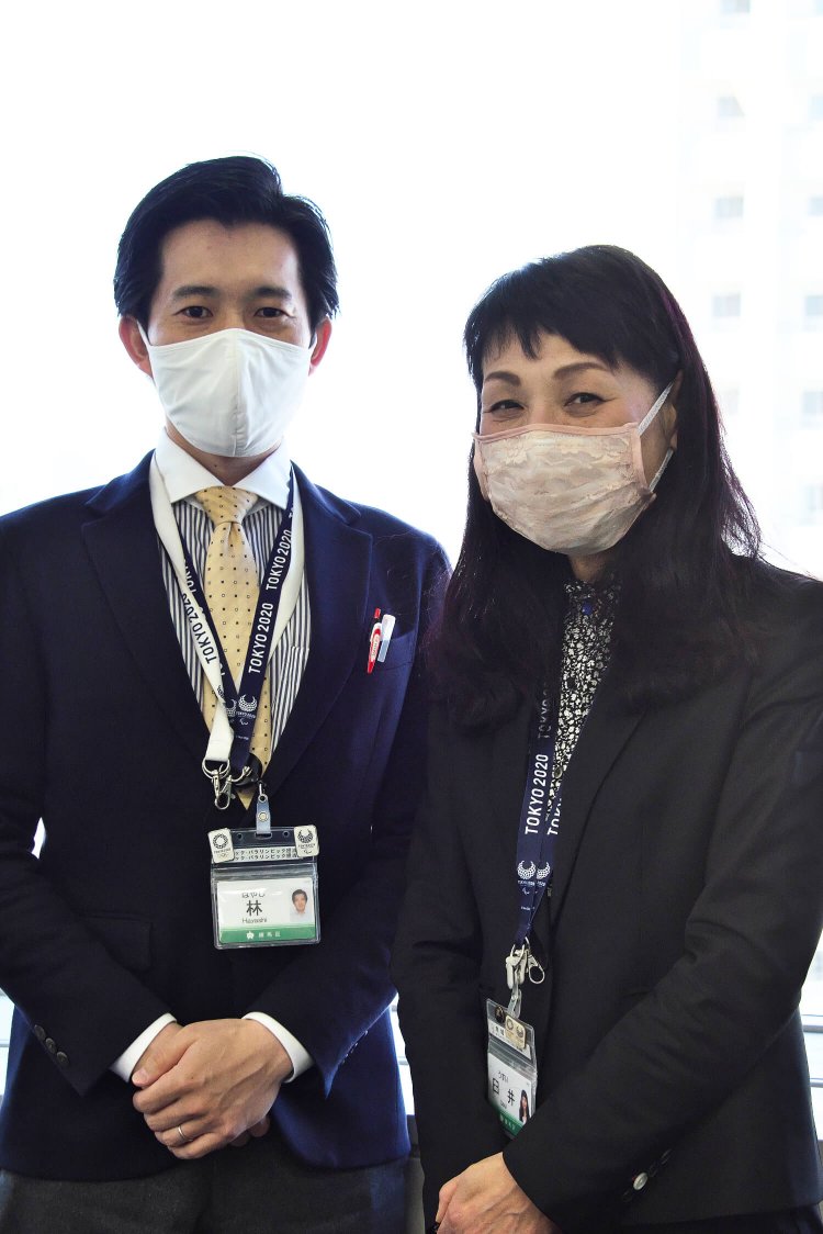 練馬区オリンピック・パラリンピック担当課の臼井素子さん（右）と林哲也さん。