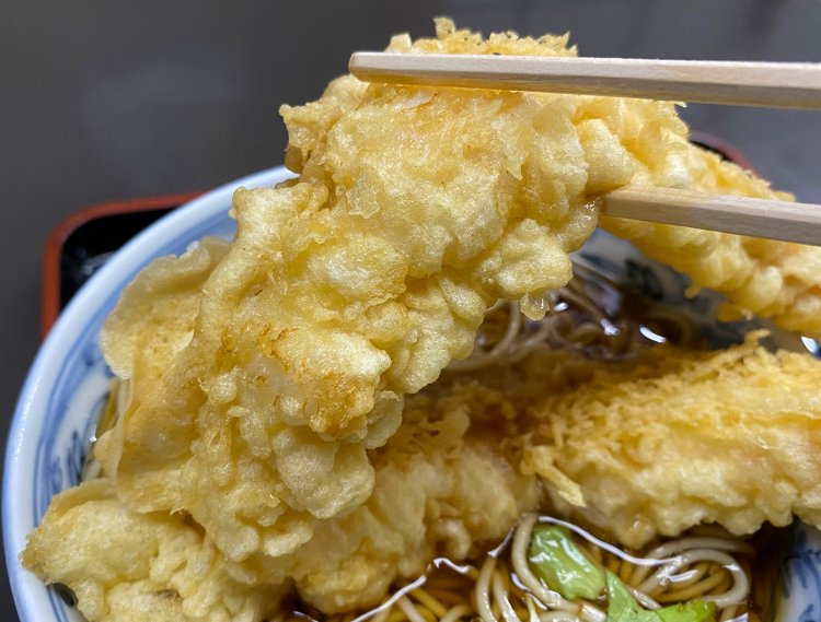 えび天は別盛りも可能。えび天ならではのサクサク感も捨てがたい。