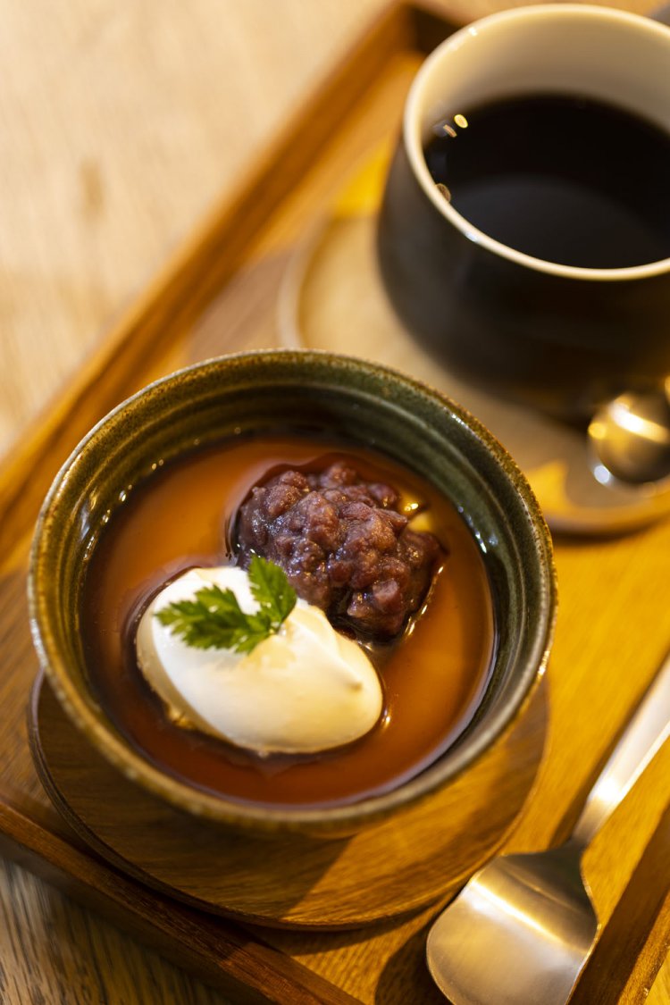 セットコーヒー240円＆デザート280円。豆乳くずプリンがとろん。