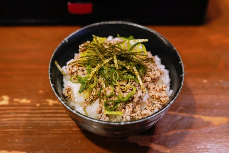 梅しそでさっぱりと。この他に鶏佃煮丼があったのが気にかかっている。