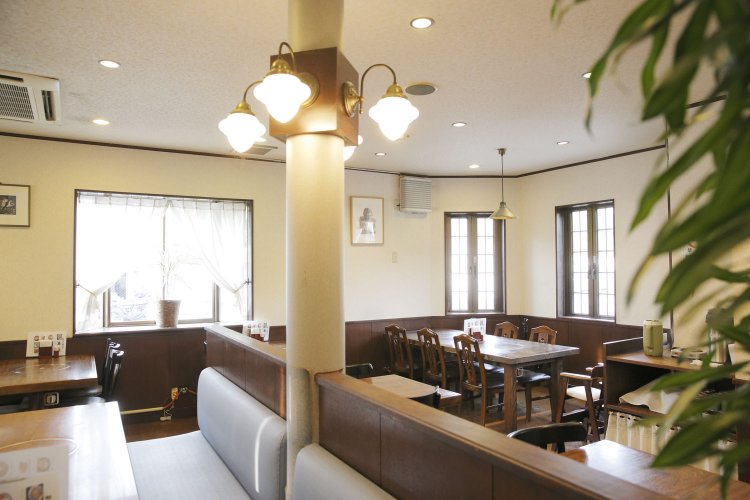 落ち着いた雰囲気の一軒家レストラン。牧場直営だから、各部位のくせや持ち味まで理解した上で、調理に生かすことができる。