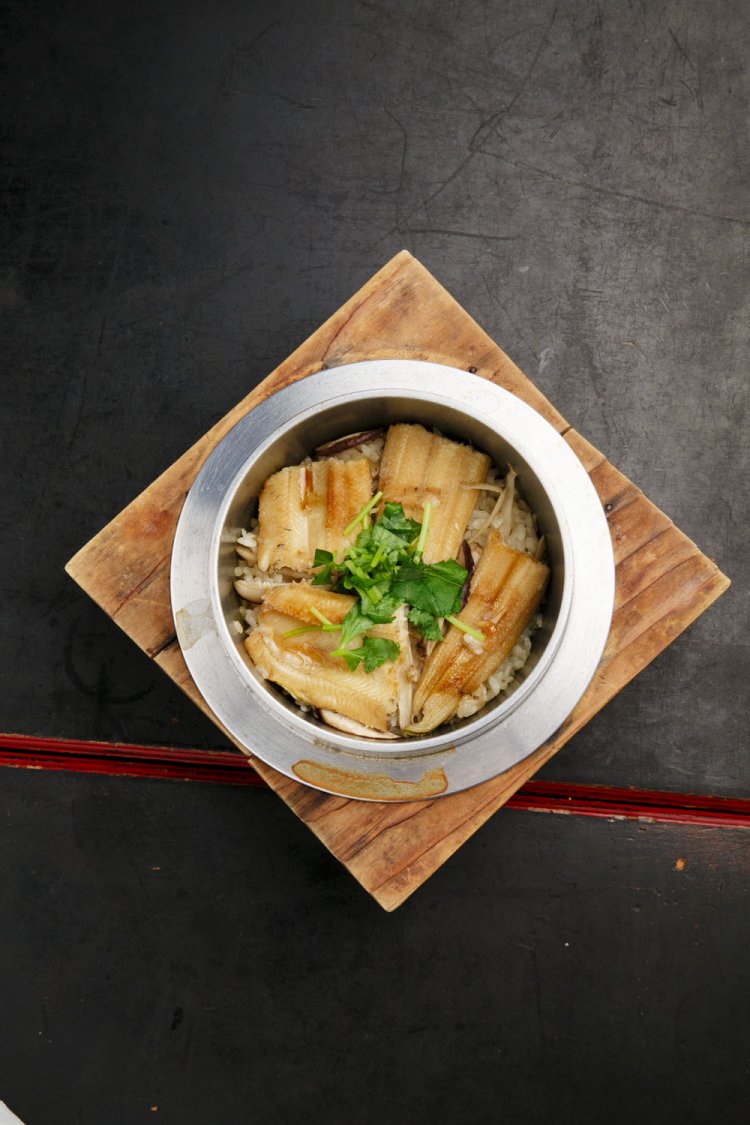 アナゴの釜飯990円は口に入れた瞬間の「ほわっ」がたまらない。