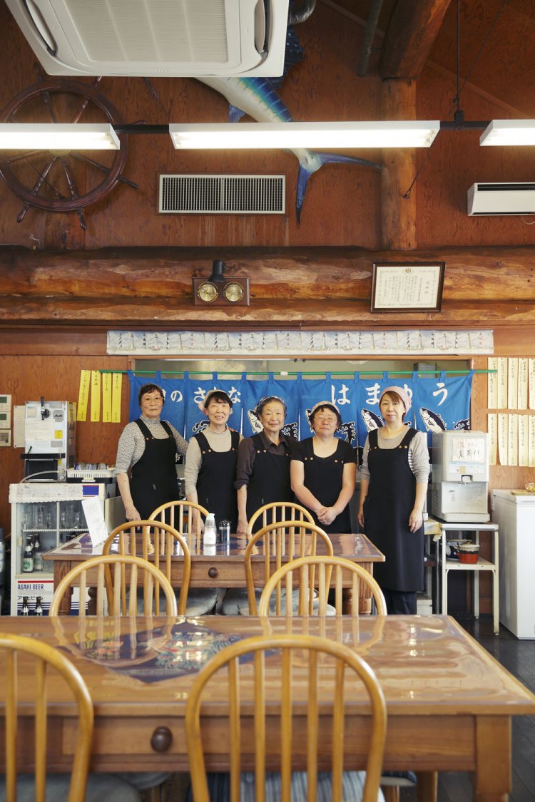 いつも元気な三崎のお母さんたちが出迎えてくれる。