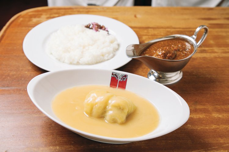 ２つの名物が食べられる極辛カレーライスとロールキャベツシチュー1450円。