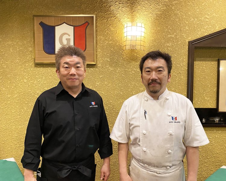 兄の昌一さん（左）と、弟の良太郎さん（右）。