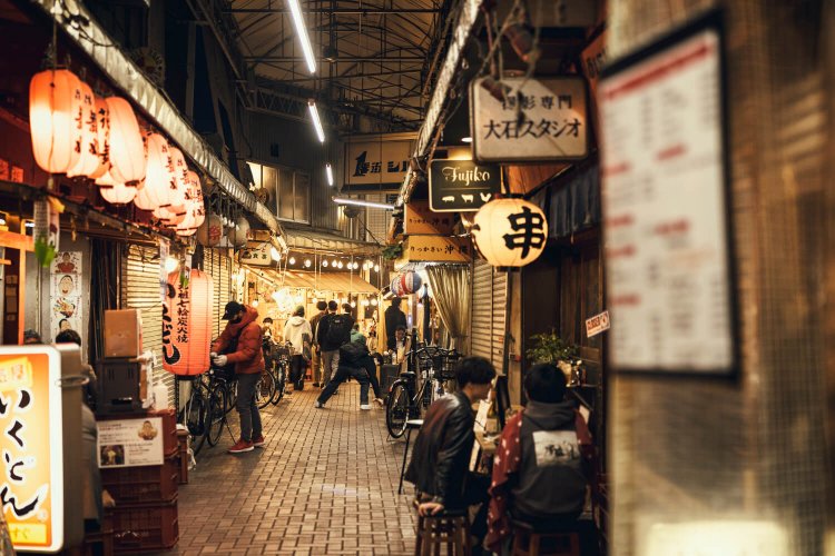 今やせんべろの聖地となった一番街シルクロード。