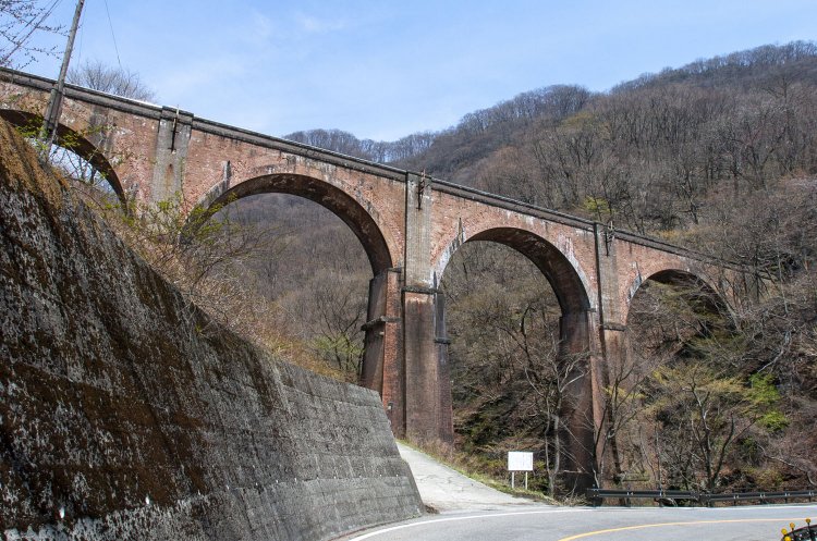 2007年4月20日に撮影した碓氷第３橋梁の全景。それから14年経った現在（2021年）でも、威風堂々とした勇姿は変わらない。