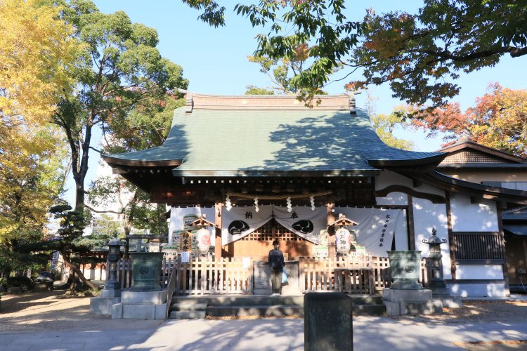2020年11月撮影の松戸神社拝殿。千葉県松戸市松戸1457、松戸駅西口から徒歩7分、参拝自由。