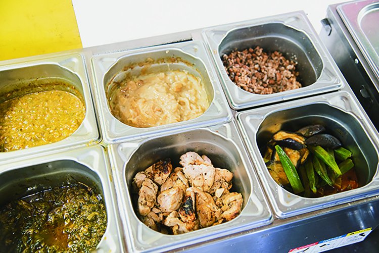 ヤッサ、サガサガ、ビーフマフェなど、アフリカンシチューが多彩だ。