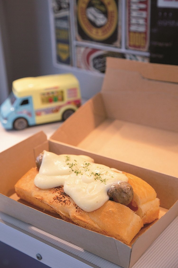 チーズフォカッチャドッグ750円は、現在イベント出店時に提供している。