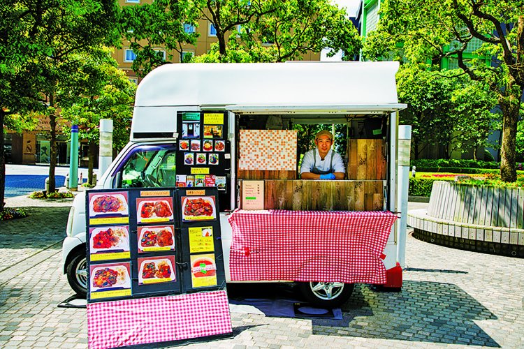 3種盛りはキーマカレーを追加。欲張ってね！