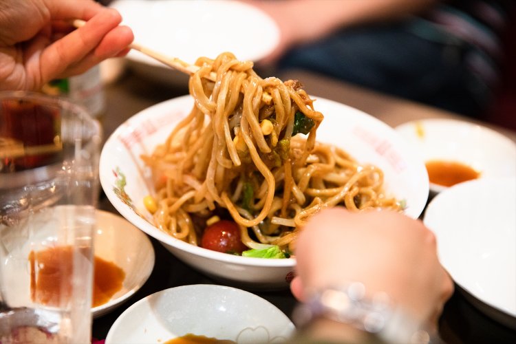 名物の二郎系ラーメン（この日は油そば）。