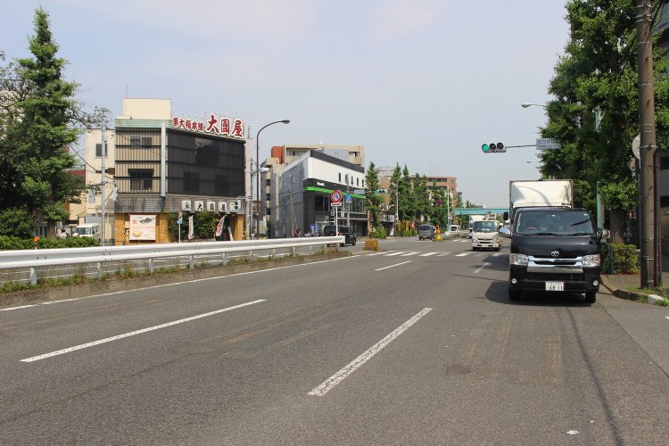 店は交通量の多い環八沿い。