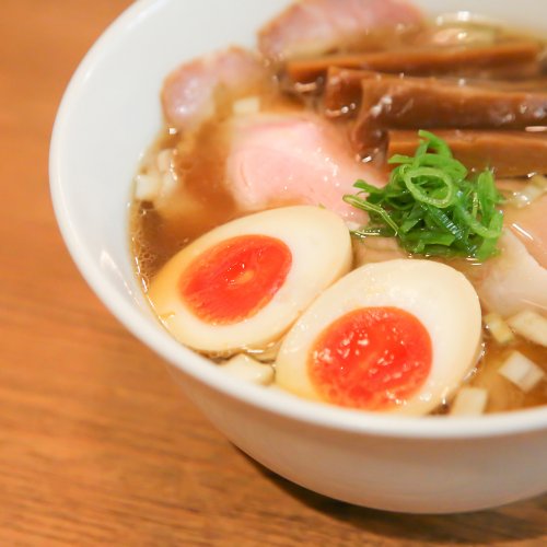 中野の『鶏そば煮干そば 花山』は二枚看板だけではない、カラダと心に優しい麺とこだわり