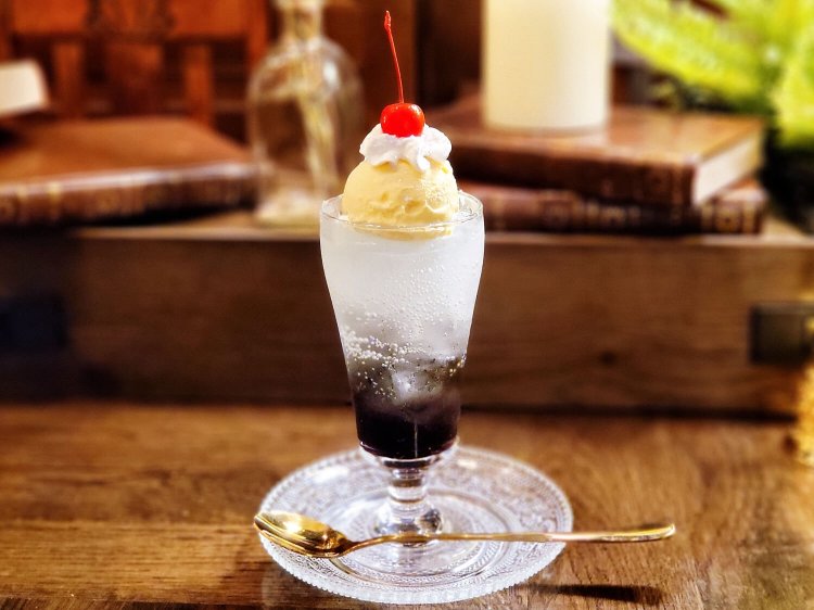 菫フロート 900円。