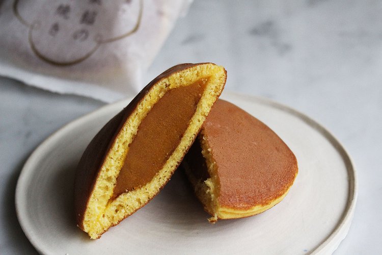 野菜餡のどら焼き。南瓜餡。