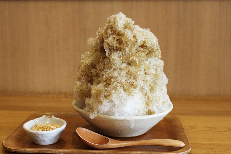 きなこの香ばしさが癖になる！かき氷徳之島産黒蜜きなこ。