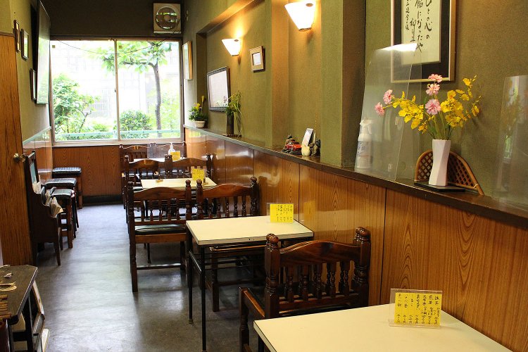 店舗併設の喫茶スペース。夏はかき氷も人気が高い。