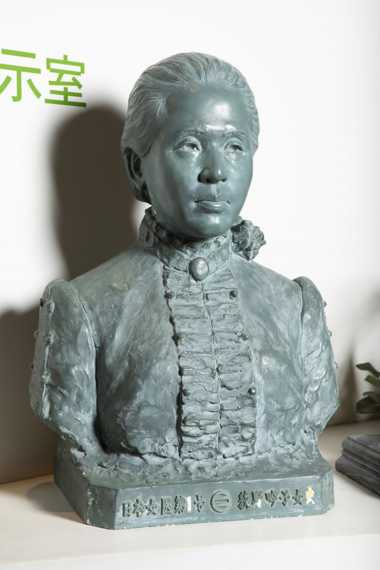 展示室内にある胸像。