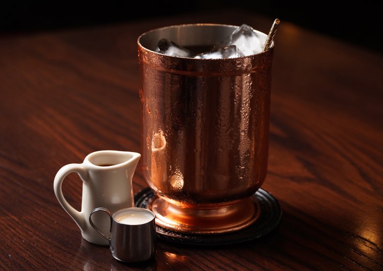 アイスコーヒー500円。こちらはハンドドリップで淹れる。