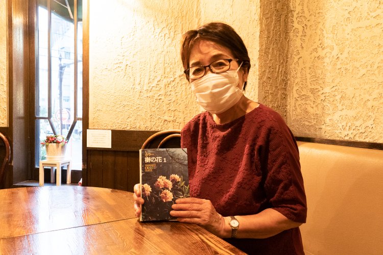 成沢弘子さん。店名は山歩きが好きな成沢さんの手元にあった本から。