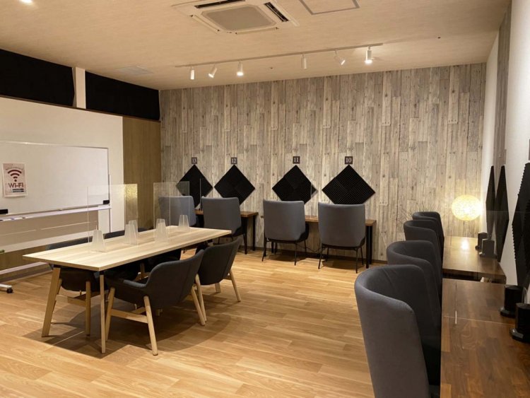 館内着に着替え、リラックスして仕事ができるワークルーム。