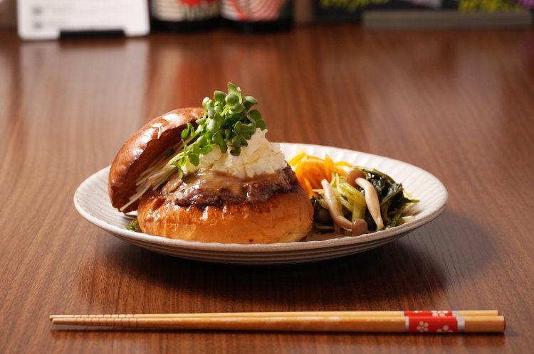 KAKUMEI Burger&Café（カクメイ バーガーアンドカフェ）