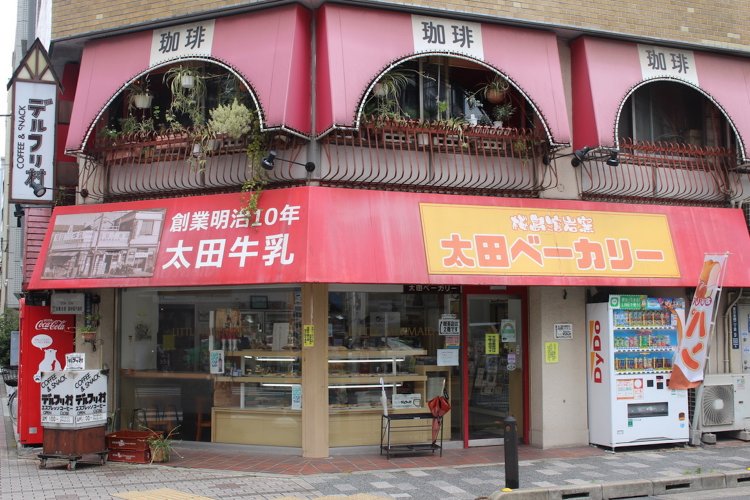 買ったパンは2階の喫茶店に持ち込んで食べられる。