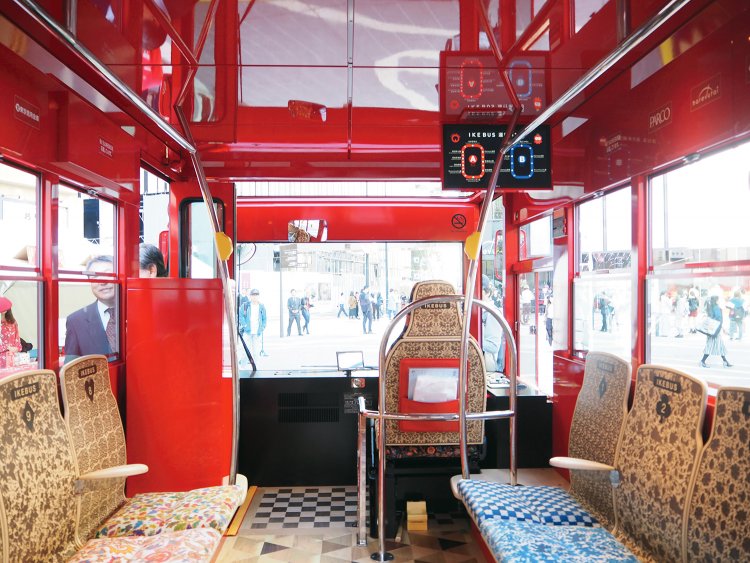 座席は全14席、乗客定員21名。