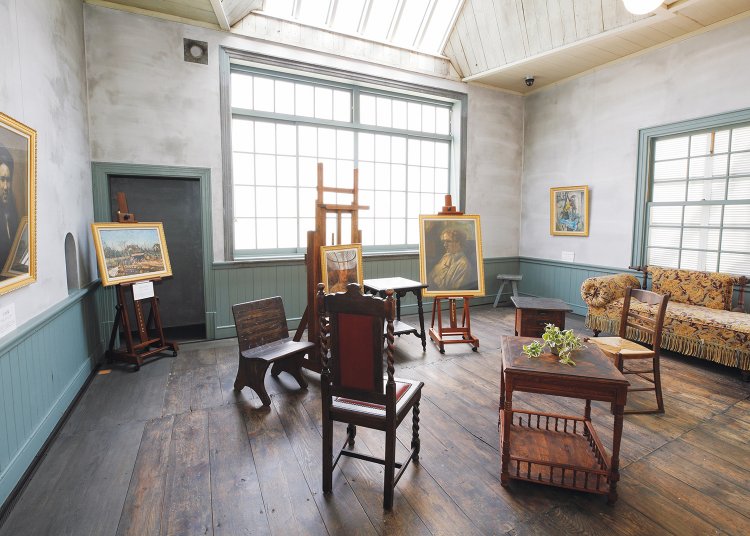 05_中村彝アトリエ記念館　アトリエ内部北側窓