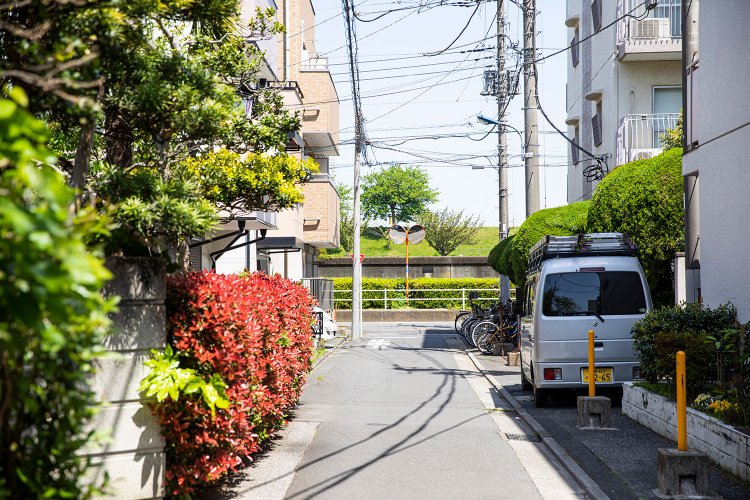 荒川は目と鼻の先。窓を開け放てば心地よい川からの風が吹き抜ける。