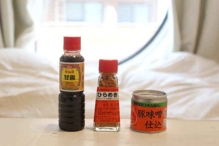 左から、甘露 162円、ひらめき 681円、豚味噌仕込 249円。