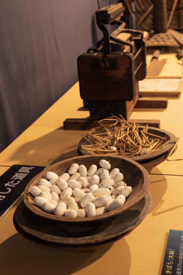 施設内には歴史を感じさせる資料が揃う。