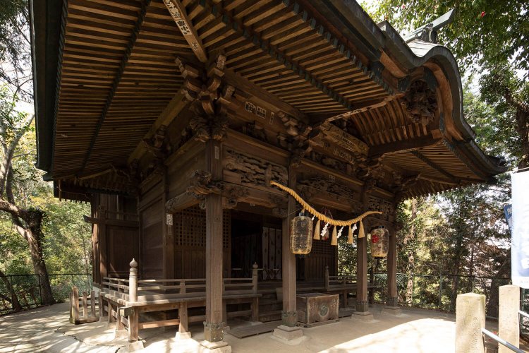 八幡通りから離れた前玉神社へは、忍城バスターミナルから出ている循環バスを利用するのが便利。