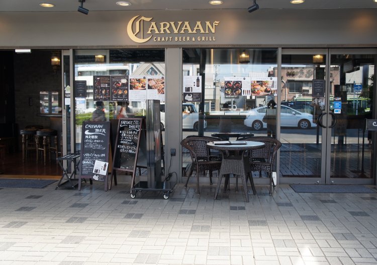 明るく開放的な入り口が、ふらっと立ち寄りたくなる。