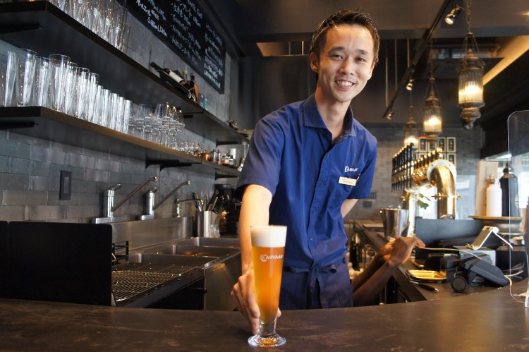 店主の岩田大一さん。自身も客のひとりだったそう。