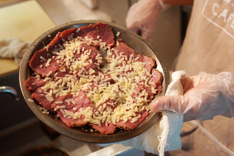 そこにチーズもたっぷりと。