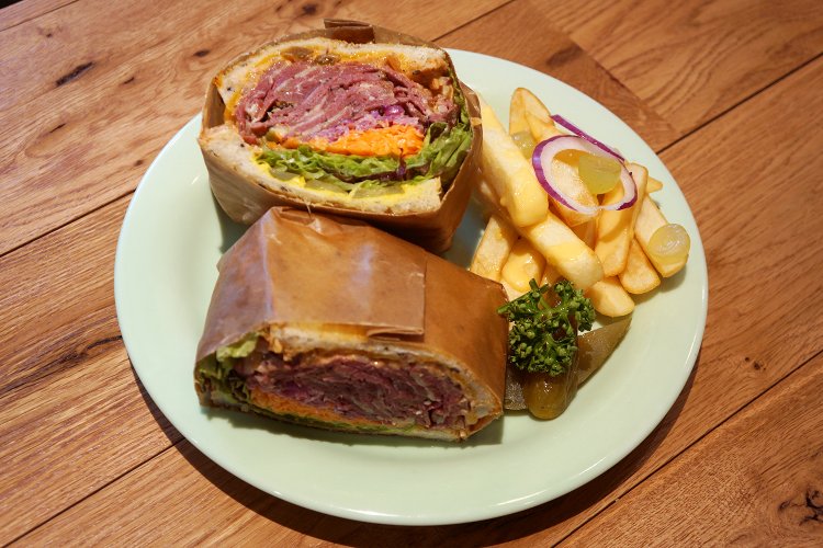 なかば無理やり、ぎゅぎゅっと包めば完成。