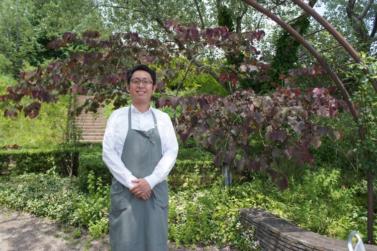 店長の岩崎翔さん。2019年から店長に就任。飲食経験を生かしてメニュー作りに精を出す。