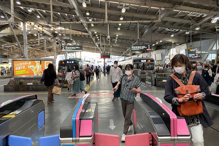 東急池上線と多摩川線のくし形終着駅ホーム。