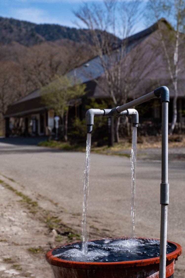尾瀬沼方面へ向かう登山者の喉を潤してきた大清水湧水。