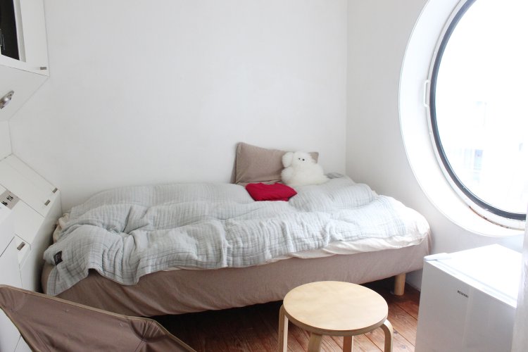 よしみさんの部屋は、おかもとさんや私の部屋と取り付いている方角が違い、日当たりがよく湿度が低い。