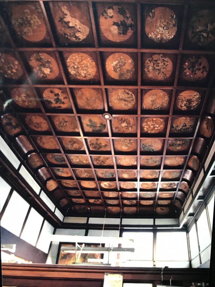 脱衣所の天井（改装前）。