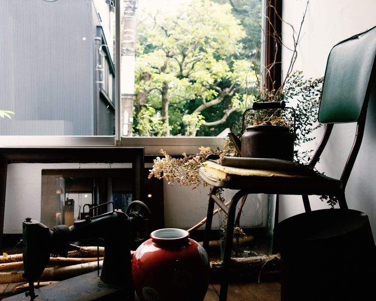 2階にはサロンスペースがあり、一角には萩荘時代の小物も展示されている。ここだけ見ると昭和にタイムスリップした気持ちになれる。